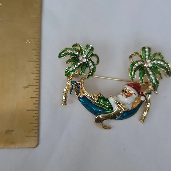 Santa-in-a-Hammock brooch! 🎅🌴Limited Quantity - Picture 4 of 5